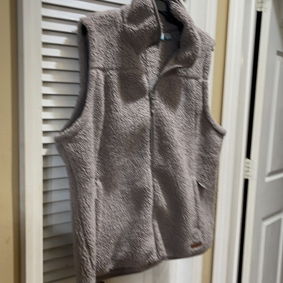 Free country fuzzy vest NN - Picture 3 of 7